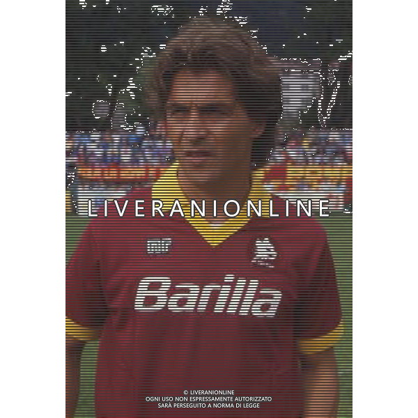 RETROSPETTIVA LIONELLO MANFREDONIA NELLA FOTO LIONELLO MANFREDONIA CON LA MAGLIA ROMA ARCHIVIO ALDO LIVERANI SAS
