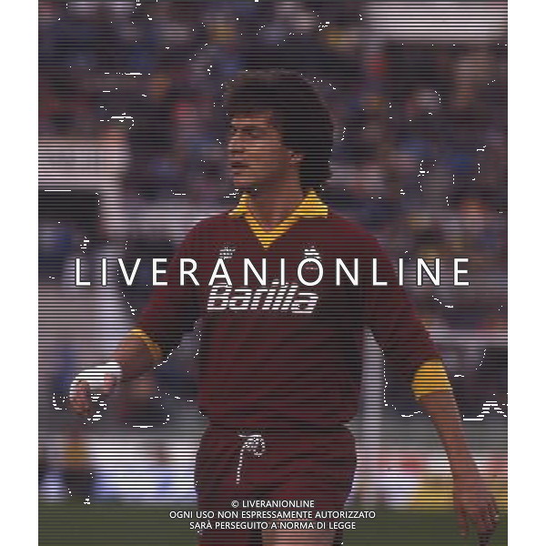 RETROSPETTIVA LIONELLO MANFREDONIA NELLA FOTO LIONELLO MANFREDONIA CON LA MAGLIA ROMA ARCHIVIO ALDO LIVERANI SAS