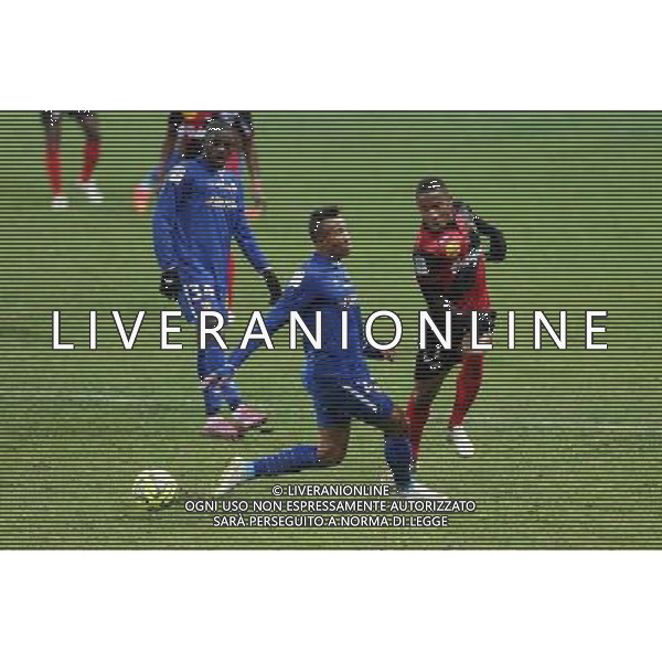 Claudio BEAUVUE / Jean Philippe GBAMIN - 10.01.2015 - Guingamp / Lens - 20eme journee de Ligue 1 Photo : Vincent Michel / Icon Sport AG ALDO LIVERANI SAS ONLY ITALY