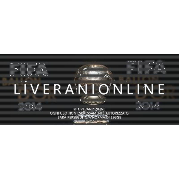 FIFA Ballon d\'Or 2014 Zurigo (Svizzera) - 12.01.2015 Nella Foto:Conferenza stampa dei tre giocatori candidati alla vittoria del pallone d\'oro: Trofeo del Pallone d\'oro /Ph.Vitez-Ag. Aldo Liverani