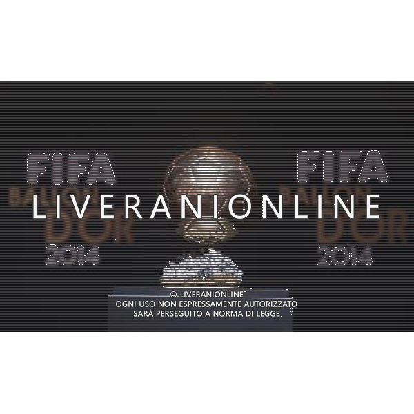 FIFA Ballon d\'Or 2014 Zurigo (Svizzera) - 12.01.2015 Nella Foto:Conferenza stampa dei tre giocatori candidati alla vittoria del pallone d\'oro: Trofeo del Pallone d\'oro /Ph.Vitez-Ag. Aldo Liverani