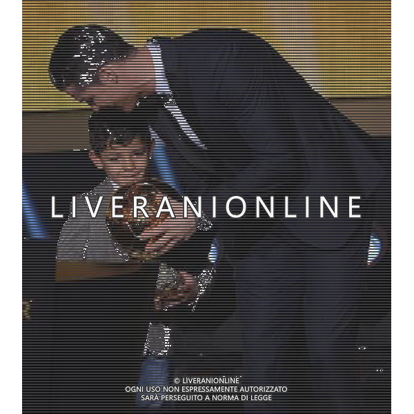FIFA Ballon d\'Or 2014 Zurigo (Svizzera) - 12.01.2015 Nella Foto:Ronaldo vince il pallone d\'oro con il figlio /Ph.Vitez-Ag. Aldo Liverani