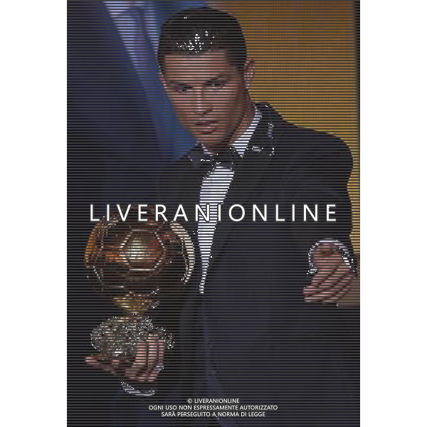 FIFA Ballon d\'Or 2014 Zurigo (Svizzera) - 12.01.2015 Nella Foto:Ronaldo con il pallone d\'oro /Ph.Vitez-Ag. Aldo Liverani