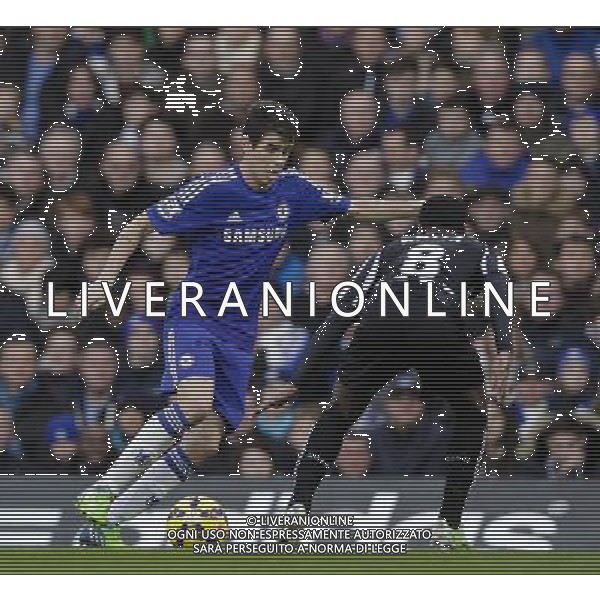 Chelsea\'s Oscar takes on Newcastle United\'s Vurnon Anita Photographer Craig Mercer/CameraSport Football - Barclays Premiership - Chelsea v Newcastle United - Saturday 10th January 2015 - Stamford Bridge - London © CameraSport - 43 Linden Ave. Countesthorpe. Leicester. England. LE8 5PG - Tel: +44 (0) 116 277 4147 - admin@camerasport.com - www.camerasport.com AG ALDO LIVERANI SAS ONLY ITALY