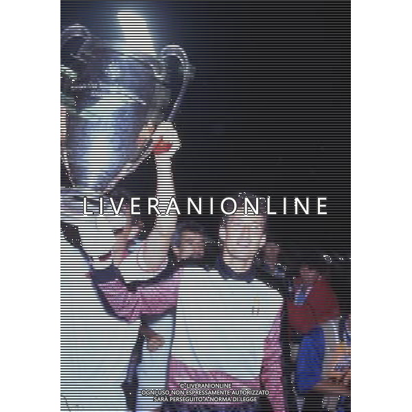 RETROSPETTIVA GIOVANNI GALLI CALCIATORE NELLA FOTO GIOVANNI GALLI CON LA COPPA CAMPIONI MAGLIA MILAN AG ALDO LIVERANI SAS