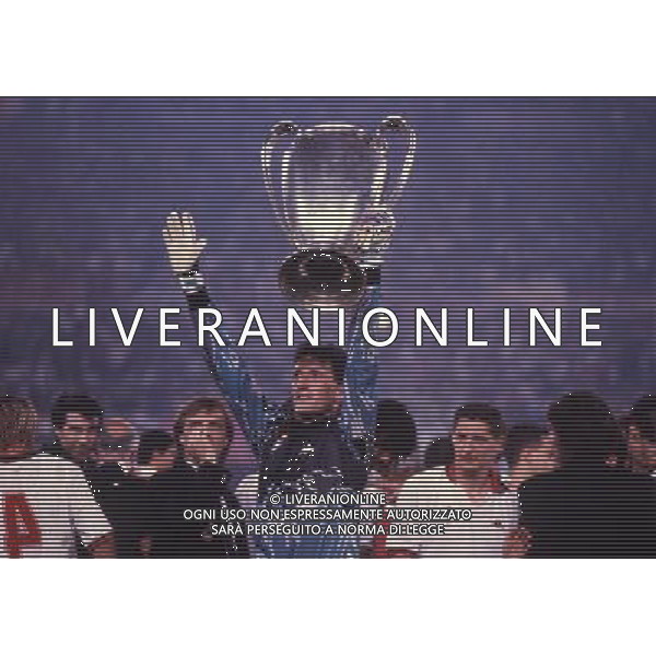 RETROSPETTIVA GIOVANNI GALLI CALCIATORE NELLA FOTO GIOVANNI GALLI MAGLIA MILAN E LA COPPA DEI CAMPIONI AG ALDO LIVERANI SAS