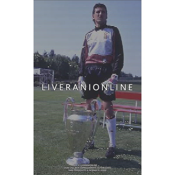 RETROSPETTIVA GIOVANNI GALLI CALCIATORE NELLA FOTO GIOVANNI GALLI MAGLIA MILAN E LA COPPA DEI CAMPIONI AG ALDO LIVERANI SAS