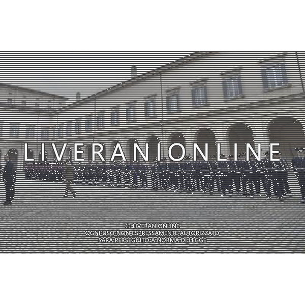 Il Presidente della repubblica Giorgio Napolitano firma le sue dimissioni da Capo dello Stato al Quirinale a Roma 14 gennaio 2015 nella foto le guardie dÕonore per il saluto di commiato ©Corradetti/Agenzia Aldo Liverani sas