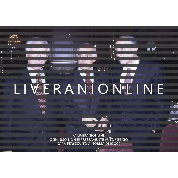 RETROSPETTIVA AZEGLIO VICINI NELLA FOTO AZEGLIO VICINI CON ENZO BEARZOE E ARRIGO SACCHI AG ALDO LIVERANI SAS