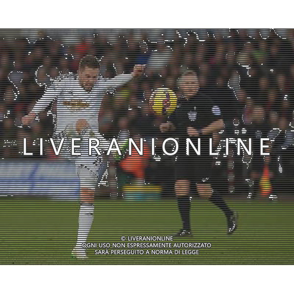 Swansea City\'s Gylfi Sigur sson has a shot at goal Photographer /Ashley CrowdenCameraSport Football - Barclays Premiership - Swansea City v Chelsea - Saturday 17th January 2015 - Liberty Stadium - Swansea © CameraSport - 43 Linden Ave. Countesthorpe. Leicester. England. LE8 5PG - Tel: +44 (0) 116 277 4147 - admin@camerasport.com - www.camerasport.com AG ALDO LIVERANI SAS ONLY ITALY