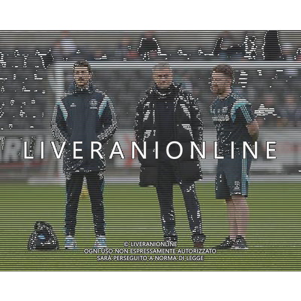 Chelsea manager JosŽ Mourinho during the pre-match warm-up Photographer /Ashley CrowdenCameraSport Football - Barclays Premiership - Swansea City v Chelsea - Saturday 17th January 2015 - Liberty Stadium - Swansea © CameraSport - 43 Linden Ave. Countesthorpe. Leicester. England. LE8 5PG - Tel: +44 (0) 116 277 4147 - admin@camerasport.com - www.camerasport.com AG ALDO LIVERANI SAS ONLY ITALY