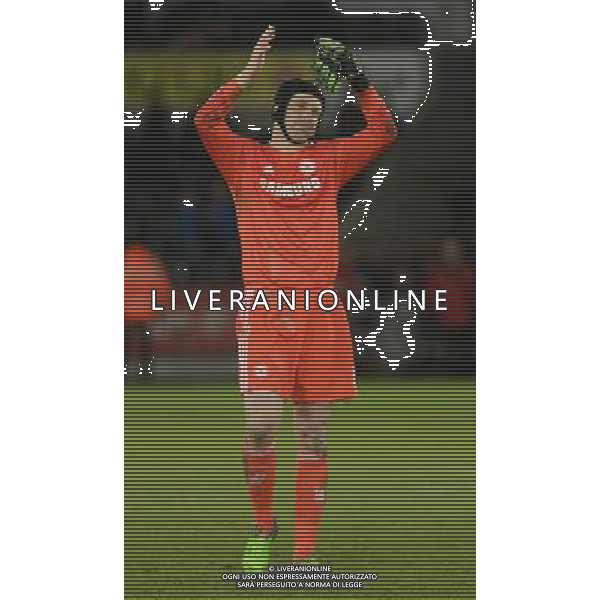 Chelsea\'s Petr Cech applauds the travelling fans Photographer /Ashley CrowdenCameraSport Football - Barclays Premiership - Swansea City v Chelsea - Saturday 17th January 2015 - Liberty Stadium - Swansea © CameraSport - 43 Linden Ave. Countesthorpe. Leicester. England. LE8 5PG - Tel: +44 (0) 116 277 4147 - admin@camerasport.com - www.camerasport.com AG ALDO LIVERANI SAS ONLY ITALY