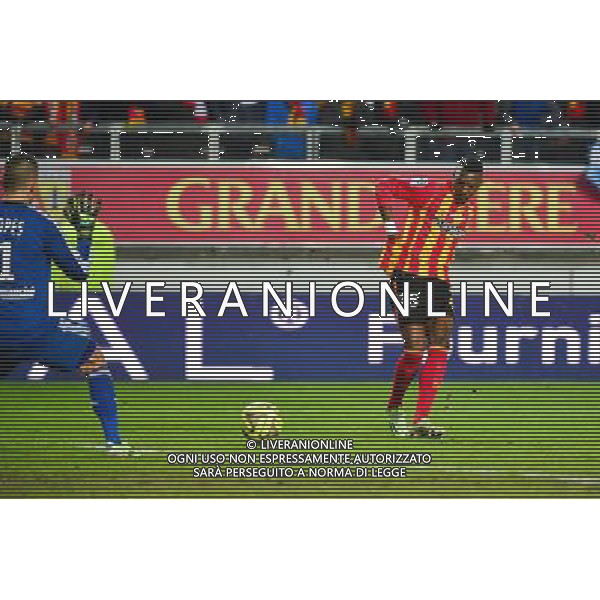 Aristote MADIANI / Anthony LOPES - 17.01.2015 - Lens / Lyon - 21eme journee Ligue 1 Photo : Dave Winter / Icon Sport AG ALDO LIVERANI SAS ONLY ITALY
