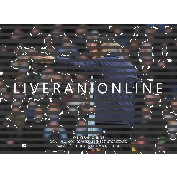 Manchester City\'s Manager Manuel Pellegrini gives his instructions to Frank Lampard Photographer Dave Howarth/CameraSport Football - Barclays Premiership - Manchester City v Arsenal - Sunday 18th January 2015 - Etihad stadium - Manchester © CameraSport - 43 Linden Ave. Countesthorpe. Leicester. England. LE8 5PG - Tel: +44 (0) 116 277 4147 - admin@camerasport.com - www.camerasport.com AG ALDO LIVERANI SAS ONLY ITALY