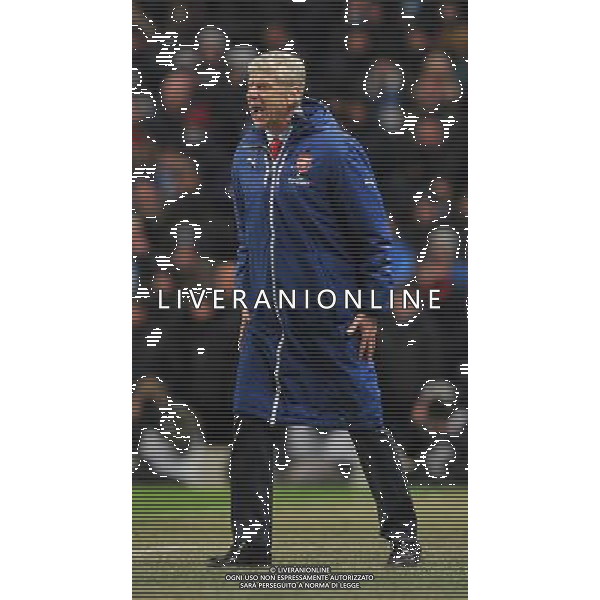Arsenal\'s Manager Arsne Wenger shouts instructions to his team Photographer Dave Howarth/CameraSport Football - Barclays Premiership - Manchester City v Arsenal - Sunday 18th January 2015 - Etihad stadium - Manchester © CameraSport - 43 Linden Ave. Countesthorpe. Leicester. England. LE8 5PG - Tel: +44 (0) 116 277 4147 - admin@camerasport.com - www.camerasport.com AG ALDO LIVERANI SAS ONLY ITALY