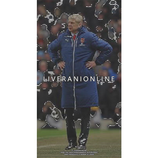 Arsenal\'s Manager Arsne Wenger \'Who\'s a nice boy\' Photographer Dave Howarth/CameraSport Football - Barclays Premiership - Manchester City v Arsenal - Sunday 18th January 2015 - Etihad stadium - Manchester © CameraSport - 43 Linden Ave. Countesthorpe. Leicester. England. LE8 5PG - Tel: +44 (0) 116 277 4147 - admin@camerasport.com - www.camerasport.com AG ALDO LIVERANI SAS ONLY ITALY