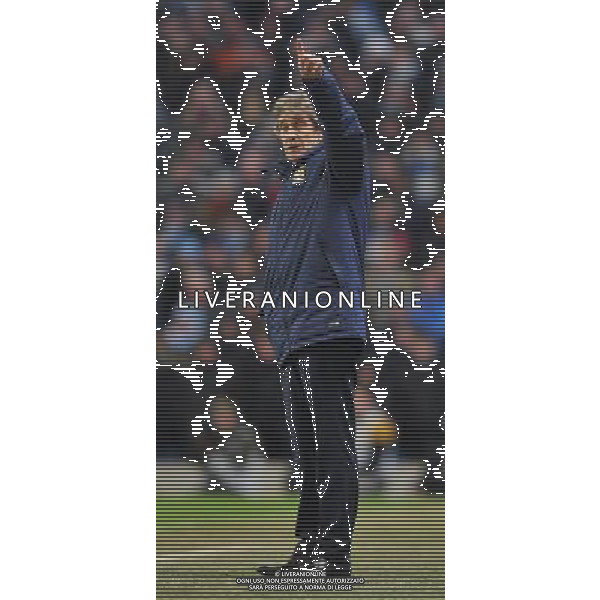 Manchester City\'s Manager Manuel Pellegrini shouts instructions to his team Photographer Dave Howarth/CameraSport Football - Barclays Premiership - Manchester City v Arsenal - Sunday 18th January 2015 - Etihad stadium - Manchester © CameraSport - 43 Linden Ave. Countesthorpe. Leicester. England. LE8 5PG - Tel: +44 (0) 116 277 4147 - admin@camerasport.com - www.camerasport.com AG ALDO LIVERANI SAS ONLY ITALY