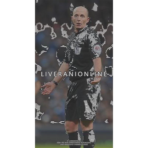 referee Mike Dean Photographer Dave Howarth/CameraSport Football - Barclays Premiership - Manchester City v Arsenal - Sunday 18th January 2015 - Etihad stadium - Manchester © CameraSport - 43 Linden Ave. Countesthorpe. Leicester. England. LE8 5PG - Tel: +44 (0) 116 277 4147 - admin@camerasport.com - www.camerasport.com AG ALDO LIVERANI SAS ONLY ITALY