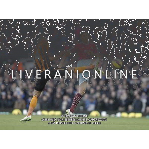 West Ham United\'s James Tomkins under pressure from Hull City\'s Jake Livermore Photographer Kieran Galvin/CameraSport Football - Barclays Premiership - West Ham United v Hull City - Sunday 18th January 2015 - Boleyn Ground - London © CameraSport - 43 Linden Ave. Countesthorpe. Leicester. England. LE8 5PG - Tel: +44 (0) 116 277 4147 - admin@camerasport.com - www.camerasport.com AG ALDO LIVERANI SAS ONLY ITALY