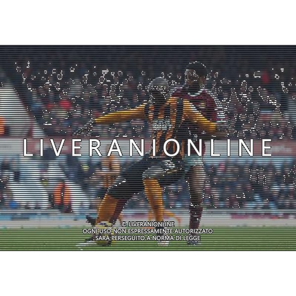 Hull City\'s Yannick Sagbounder pressure from West Ham United\'s Alex Song Photographer Kieran Galvin/CameraSport Football - Barclays Premiership - West Ham United v Hull City - Sunday 18th January 2015 - Boleyn Ground - London © CameraSport - 43 Linden Ave. Countesthorpe. Leicester. England. LE8 5PG - Tel: +44 (0) 116 277 4147 - admin@camerasport.com - www.camerasport.com AG ALDO LIVERANI SAS ONLY ITALY