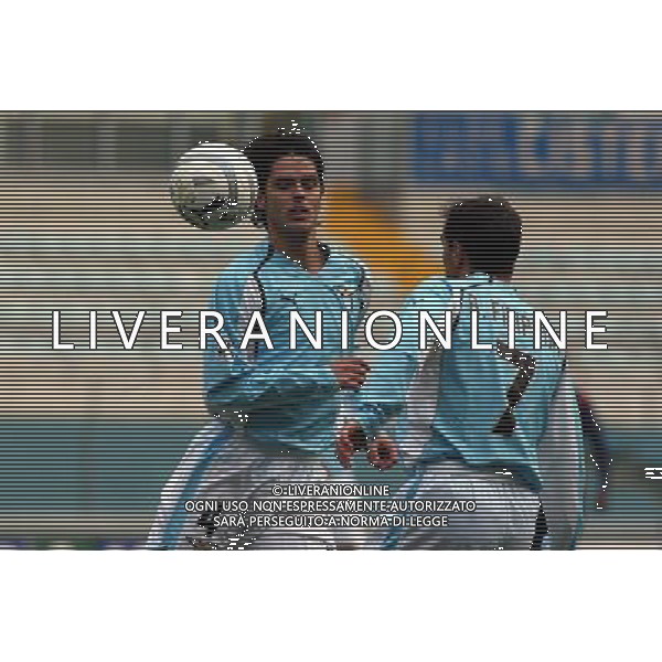 Roma 13/01/2005 Lazio-Cagliari Tim Cup 2004/2005 Nella foto: Lopez Oscar Hernandez con Filippini Antonio.* Ph Gianni Nucci/Aldo Liverani