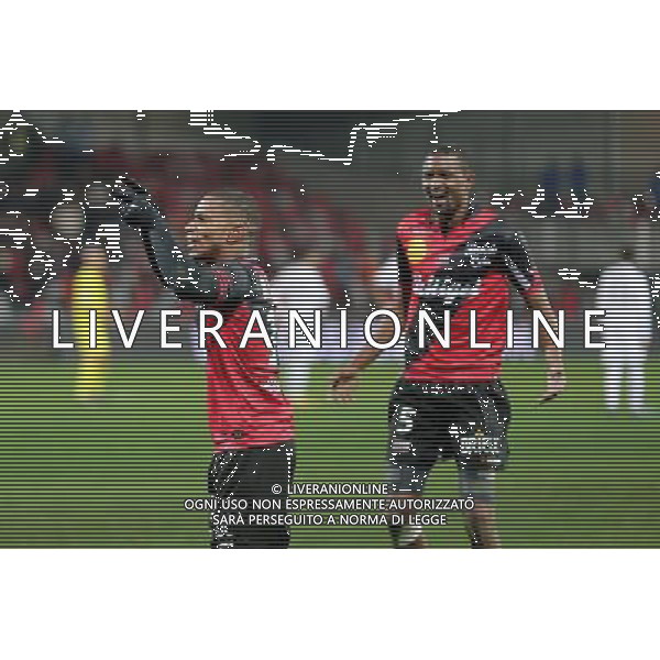 Moustapha DIALLO / Claudio BEAUVUE - 24.01.2015 - Guingamp / Lorient - 22eme journee de Ligue1 Photo : Vincent Michel / Icon Sport AG ALDO LIVERANI SAS ONLY ITALY