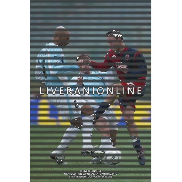 Roma 13/01/2005 Lazio-Cagliari Tim Cup 2004/2005 Nella foto: Peralta Walter Horacio contro Filippini Emanuele e Dabo Ousmane.* Ph Gianni Nucci/Aldo Liverani