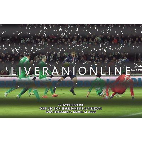 Zlatan IBRAHIMOVIC / Stephane RUFFIER - 25.01.2015 - Saint Etienne / PSG - 22eme journee de Ligue1 Photo : Jean Paul Thomas / Icon Sport AG ALDO LIVERANI SAS ONLY ITALY