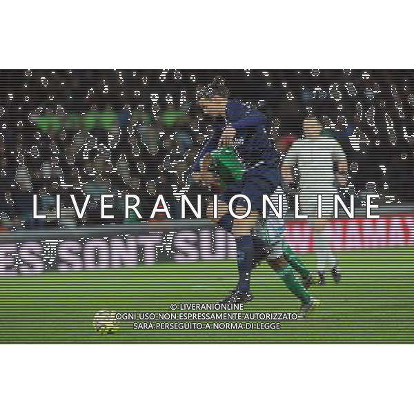 Kevin THEOPHILE CATHERINE / Zlatan IBRAHIMOVIC - 25.01.2015 - Saint Etienne / PSG - 22eme journee de Ligue1 Photo : Jean Paul Thomas / Icon Sport AG ALDO LIVERANI SAS ONLY ITALY