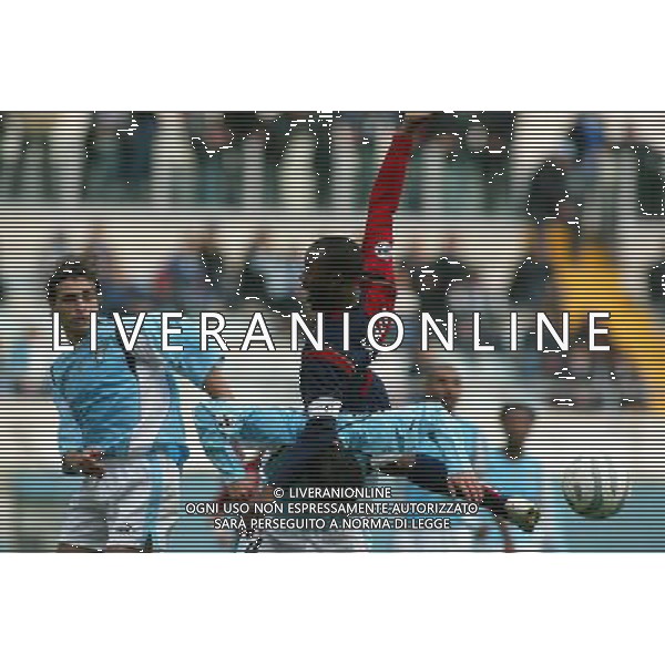 Roma 13/01/2005 Lazio-Cagliari Tim Cup 2004/2005 Nella foto: Suazo Velasquez David contro Lopez Oscar Hernandez.* Ph Gianni Nucci/Aldo Liverani
