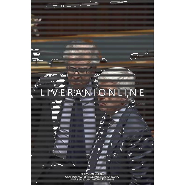 Roma - 30/01/2014 - Camera dei deputati - Seduta comune per Elezione Presidente della Repubblica - nella foto: Paolo Romani e Luigi Zanda /Ph. Fabrizio Corradetti - Ag. Aldo Liverani sas