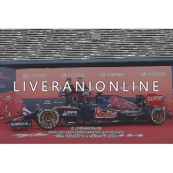 (L to R): Carlos Sainz Jr (ESP) Scuderia Toro Rosso with team mate Max Verstappen (NLD) Scuderia Toro Rosso and the new Scuderia Toro Rosso STR10. 31.01.2015. Formula One Testing, Preparation Day, Jerez, Spain. - www.xpbimages.com, EMail: requests@xpbimages.com - copy of publication required for printed pictures. Every used picture is fee-liable. © Copyright: Batchelor / /Agenzia Aldo Liverani Sas - ITALY ONLY - EDITORIAL USE ONLY