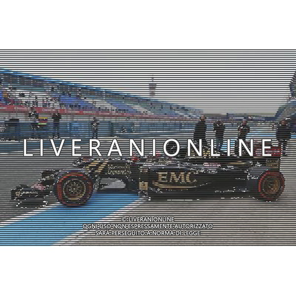 Pastor Maldonado (VEN) Lotus F1 E23 leaves the pits. 02.02.2015. Formula One Testing, Day Two, Jerez, Spain. AG ALDO LIVERANI SAS ONLY ITALY
