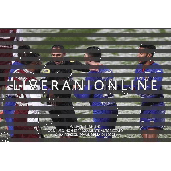 Altercation arbitre expulsion Neal MAUPAY - 31.01.2015 - Metz / Nice - 23eme journee de Ligue 1 Photo : Fred Marvaux / Icon Sport