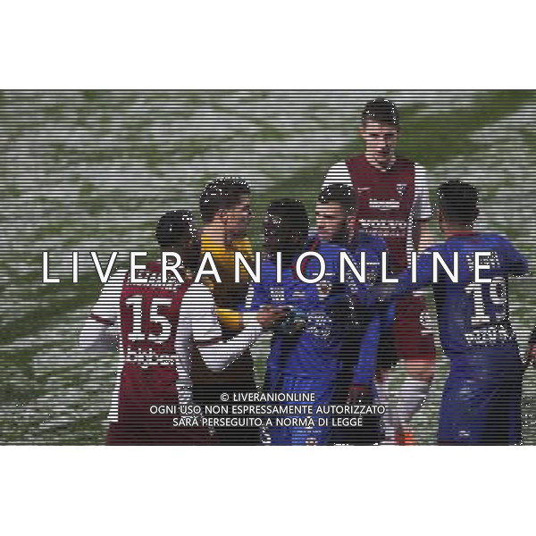Altercation Romain METANIRE / Sada THIOUB expulsion Neal MAUPAY - 31.01.2015 - Metz / Nice - 23eme journee de Ligue 1 Photo : Fred Marvaux / Icon Sport
