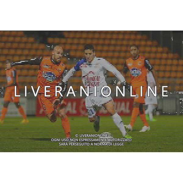 Chaouki BEN SAADA/ Ludovic GUERRIERO - 30.01.2015 - Laval / Troyes - 22eme journee de Ligue 2 Photo : Vincent Michel / Icon Sport AG ALDO LIVERANI SAS ONLY ITALY