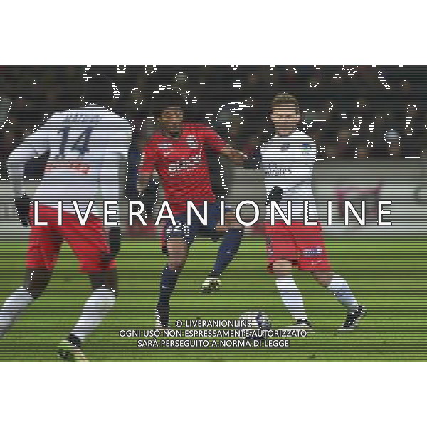 Yohan CABAYE / Ryan MENDES - 03.02.2015 - Lille / Paris Saint Germain - 1/2Finale Coupe de la Ligue Photo : Dave Winter / Icon Sport /AGENZIA ALDO LIVERANI SAS - ITALY ONLY - EDITORIAL USE ONLY