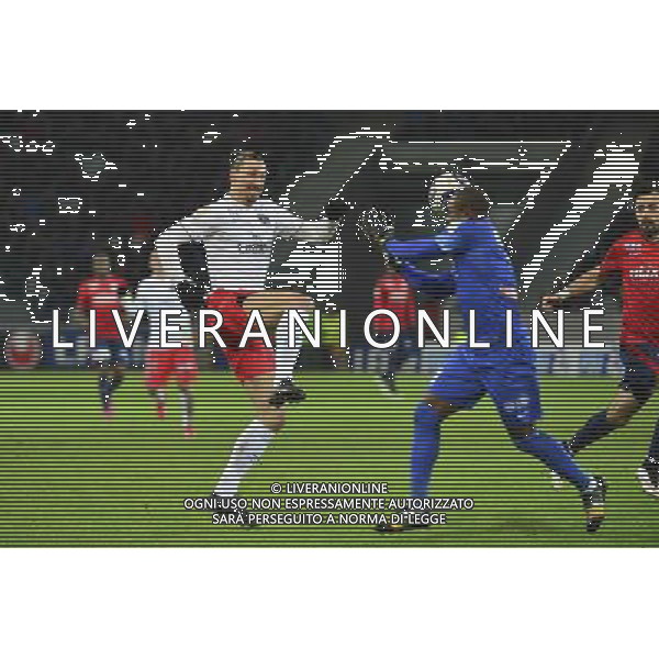 Zlatan IBRAHIMOVIC / Vincent ENYEAMA - 03.02.2015 - Lille / Paris Saint Germain - 1/2Finale Coupe de la Ligue Photo : Dave Winter / Icon Sport /AGENZIA ALDO LIVERANI SAS - ITALY ONLY - EDITORIAL USE ONLY