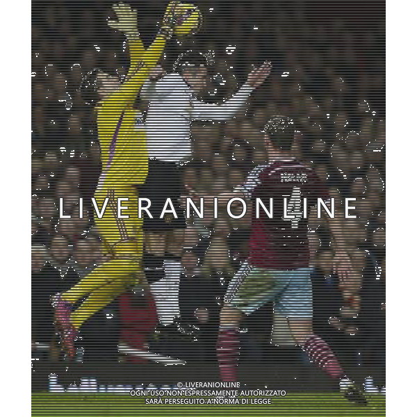 West Ham United\'s Adrian makes a save from Manchester United\'s Robin van Persie Photographer Craig Mercer/CameraSport Football - Barclays Premiership - West Ham United v Manchester United - Sunday 8th February 2015 - Boleyn Ground - London © CameraSport - 43 Linden Ave. Countesthorpe. Leicester. England. LE8 5PG - Tel: +44 (0) 116 277 4147 - admin@camerasport.com - www.camerasport.com /Agenzia Aldo Liverani Sas - ITALY ONLY - EDITORIAL USE ONLY