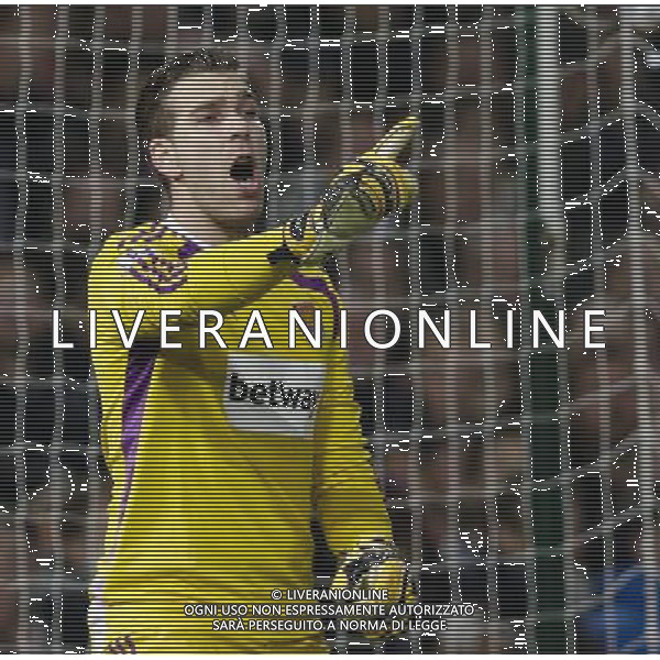 West Ham United\'s Adrian shouts instructions to his defence Photographer Craig Mercer/CameraSport Football - Barclays Premiership - West Ham United v Manchester United - Sunday 8th February 2015 - Boleyn Ground - London © CameraSport - 43 Linden Ave. Countesthorpe. Leicester. England. LE8 5PG - Tel: +44 (0) 116 277 4147 - admin@camerasport.com - www.camerasport.com /Agenzia Aldo Liverani Sas - ITALY ONLY - EDITORIAL USE ONLY