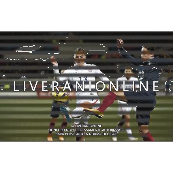 Alex MORGAN / Amel MAJRI - 08.02.2015 - Football feminin - France / Etats Unis - match amical -Lorient Photo : Winterpress / Icon Sport AG ALDO LIVERANI SAS ONLY ITALY