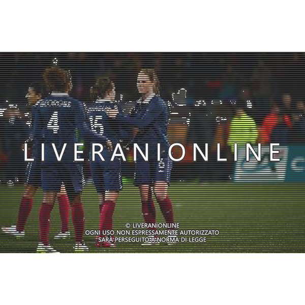 Joie Amandine HENRY / Elise BUSSAGLIA / Laura GEORGES - 08.02.2015 - Football feminin - France / Etats Unis - match amical -Lorient Photo : Winterpress / Icon Sport AG ALDO LIVERANI SAS ONLY ITALY