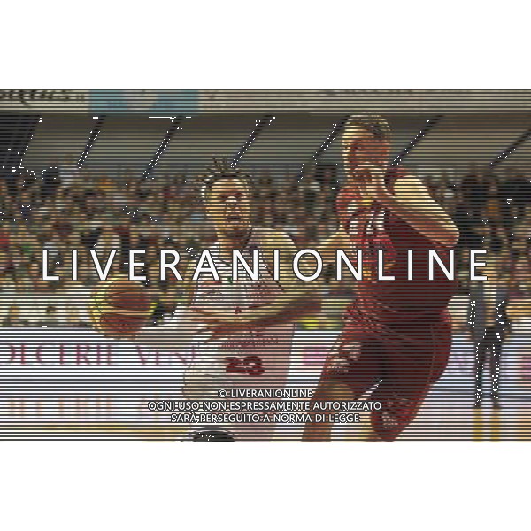 Beko Lega Basket Serie A 2014/2015 3 Giornata Ritorno Mestre (VE) - 09.02.2015 Umana Reyer Venezia-EA7 Emporio Armani Milano Nella Foto:Hackett Daniel-Ress Thomas /Ph.Garbuio-Ag. Aldo Liverani