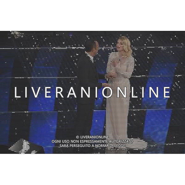 65mo FESTIVAL DELLA CANZONE ITALIANA DI SANREMO PRIMA SERATA 10 FEBBRAIO 2015 NELLA FOTO CARLO CONTI con EMMA MARRONE ©Gazzaiga/Agenzia Aldo Liverani sas