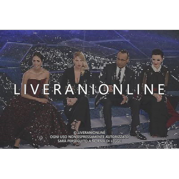 65mo FESTIVAL DELLA CANZONE ITALIANA DI SANREMO PRIMA SERATA 10 FEBBRAIO 2015 NELLA FOTO Rocio Munoz morales , Emma Marrone, Carlo Conti e Arisa ©Gazzaniga/Agenzia Aldo Liverani sas