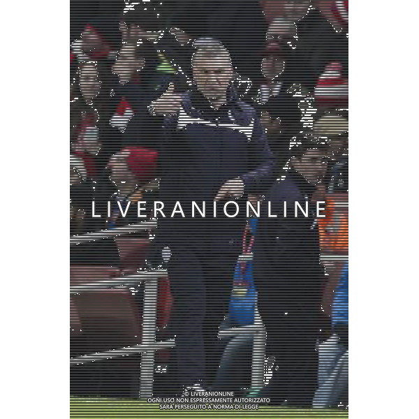 Thumbs up from Leicester City manager Nigel Pearson Photographer Craig Mercer/CameraSport Football - Barclays Premiership - Arsenal v Leicester City - Tuesday 10th February 2015 - Emirates Stadium - London © CameraSport - 43 Linden Ave. Countesthorpe. Leicester. England. LE8 5PG - Tel: +44 (0) 116 277 4147 - admin@camerasport.com - www.camerasport.com AG ALDO LIVERANI SAS ONLY ITALY