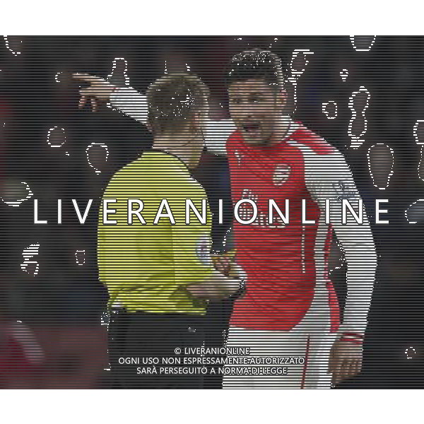 Arsenal\'s Olivier Giroud protests to referee Mike Jones after getting a yellow card Photographer Craig Mercer/CameraSport Football - Barclays Premiership - Arsenal v Leicester City - Tuesday 10th February 2015 - Emirates Stadium - London © CameraSport - 43 Linden Ave. Countesthorpe. Leicester. England. LE8 5PG - Tel: +44 (0) 116 277 4147 - admin@camerasport.com - www.camerasport.com AG ALDO LIVERANI SAS ONLY ITALY