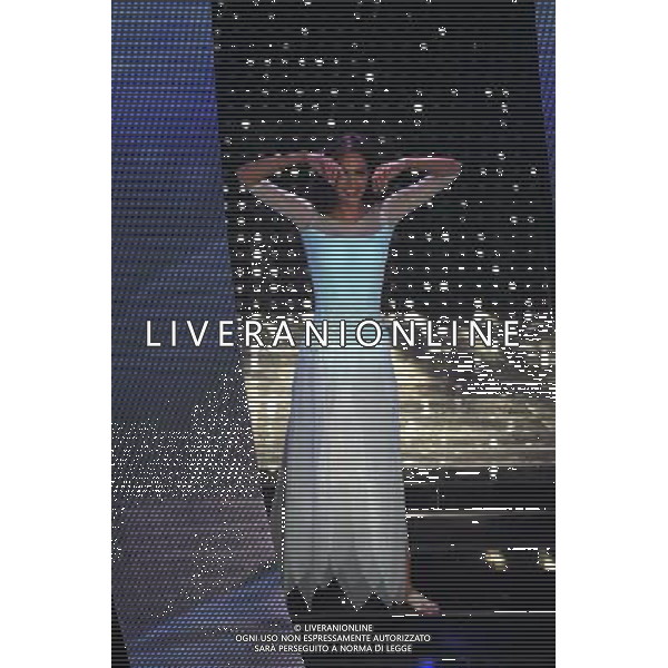 SECONDA SERATA 65mo FESTIVAL DELLA CANZONE ITALIANA DI SANREMO 11 FEBBRAIO 2015 nella foto Rocio Munoz Morales danza sulle note di una canzone di Mango Â©Gazzaniga/Agenzia Aldo Liverani sas