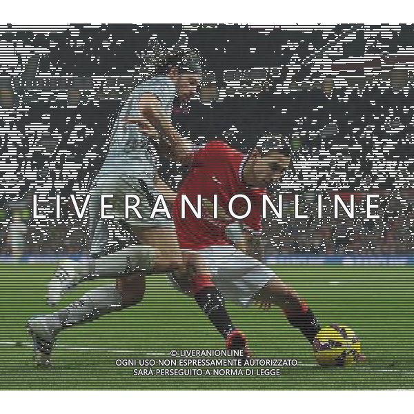 Burnley\'s George Boyd and Manchester United\'s çngel Di Maria battle for the ball Photographer Dave Howarth/CameraSport Football - Barclays Premiership - Manchester United v Burnley - Wednesday 11th February 2015 - Old Trafford - Manchester © CameraSport - 43 Linden Ave. Countesthorpe. Leicester. England. LE8 5PG - Tel: +44 (0) 116 277 4147 - admin@camerasport.com - www.camerasport.com AG ALDO LIVERANI SAS ONLY ITALY