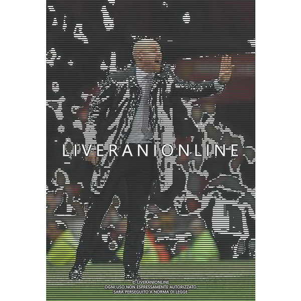Burnley\'s Manager Sean Dyche shouts instructions to his team Photographer Dave Howarth/CameraSport Football - Barclays Premiership - Manchester United v Burnley - Wednesday 11th February 2015 - Old Trafford - Manchester © CameraSport - 43 Linden Ave. Countesthorpe. Leicester. England. LE8 5PG - Tel: +44 (0) 116 277 4147 - admin@camerasport.com - www.camerasport.com AG ALDO LIVERANI SAS ONLY ITALY